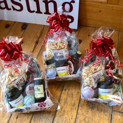 What to Put in a Christmas Gift Basket: Ultimate Festive Ideas